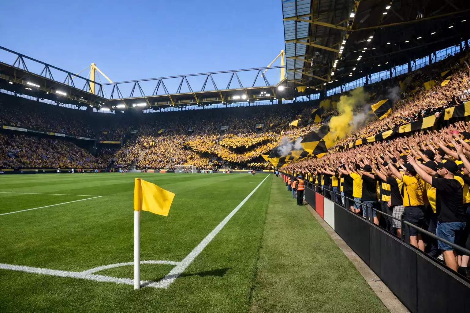 Volles Bundesliga-Stadion mit Fans und grünem Spielfeld
